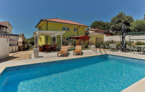 Awesome Apartment In Medulin With Wifi